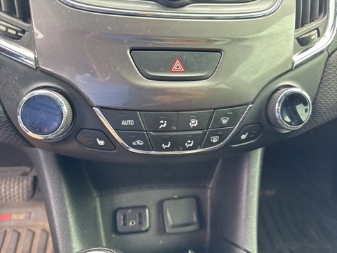 Used 2019 Chevrolet Cruze LT image 17