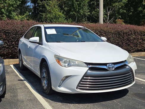 Used 2017 Toyota Camry LE image 1