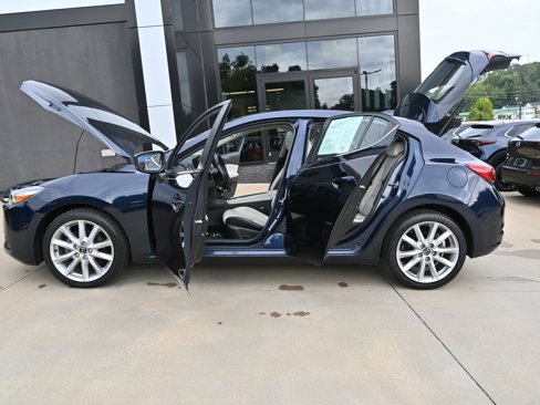 Used 2017 MAZDA MAZDA3 Grand Touring image 18