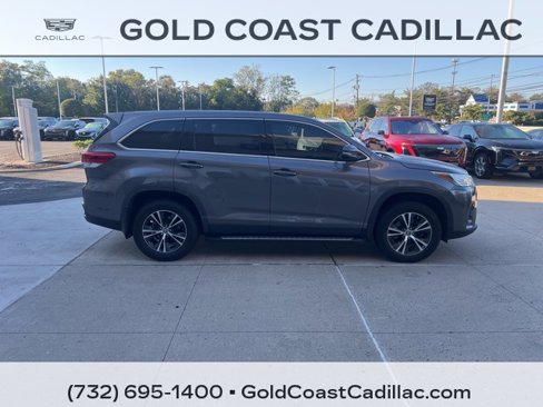 Used 2019 Toyota Highlander LE image 4