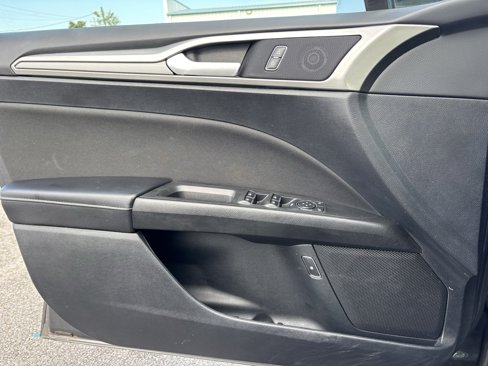 Used 2019 Ford Fusion SE image 5