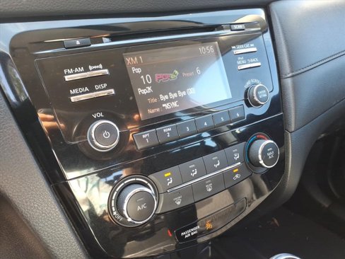 Used 2017 Nissan Rogue S image 17