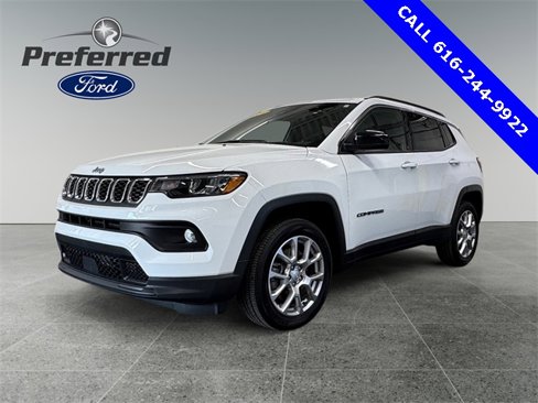 Used 2024 Jeep Compass Latitude image 1