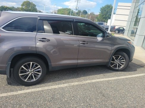 Used 2019 Toyota Highlander XLE image 20