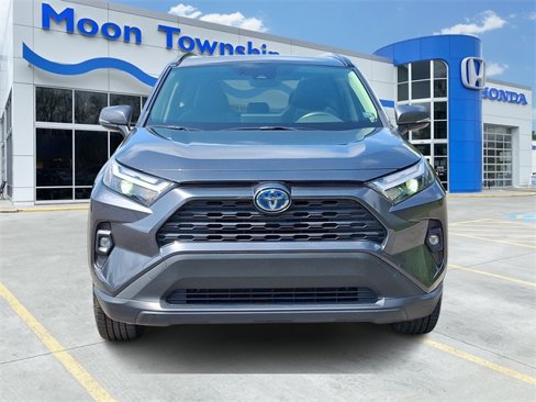 Used 2022 Toyota RAV4 XLE Premium image 2