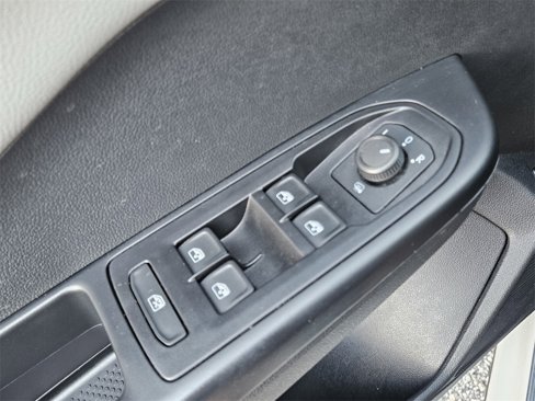 Certified 2024 Volkswagen Taos SE image 41