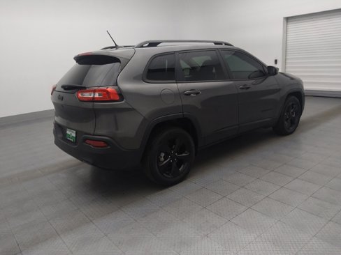 Used 2018 Jeep Cherokee Latitude w/ Altitude Package image 10