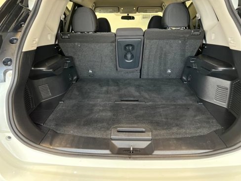 Used 2020 Nissan Rogue SV image 15