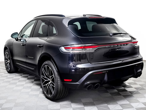 Certified 2023 Porsche Macan Turbo image 3