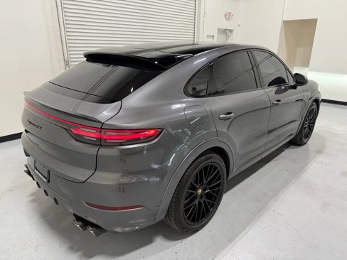 Used 2023 Porsche Cayenne GTS image 17