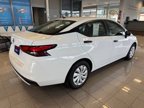 Used 2021 Nissan Versa S w/ Trunk Package image 3