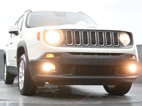 Used 2016 Jeep Renegade Latitude w/ Cold Weather Group image 43