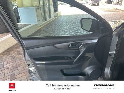 Used 2020 Nissan Rogue Sport S image 12