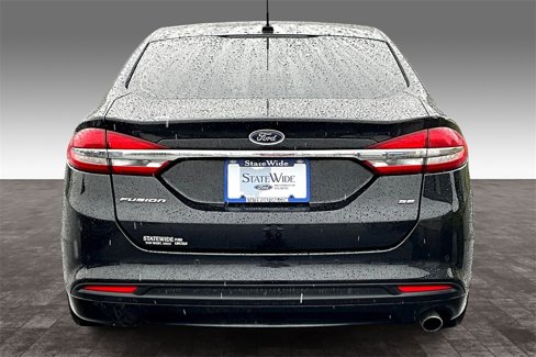 Used 2017 Ford Fusion SE w/ Fusion SE Technology Package image 27