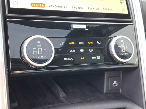 Used 2024 Land Rover Discovery Dynamic SE image 14