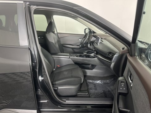 Used 2022 Nissan Rogue SV image 11