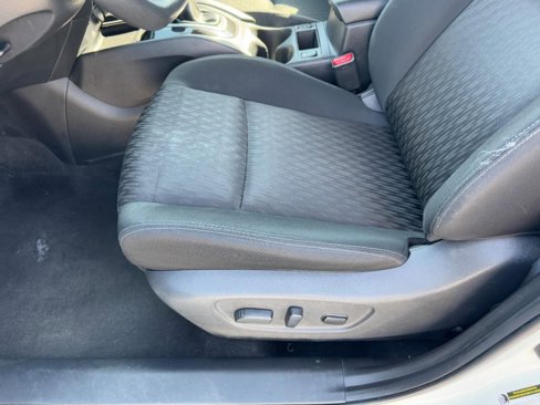 Used 2018 Nissan Rogue SV image 14