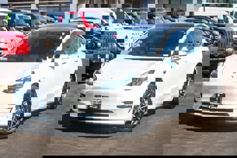 Used 2019 Tesla Model 3 Standard Range image 1
