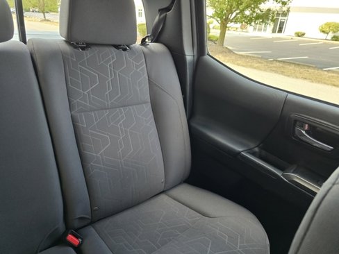 Used 2018 Toyota Tacoma TRD Sport image 48