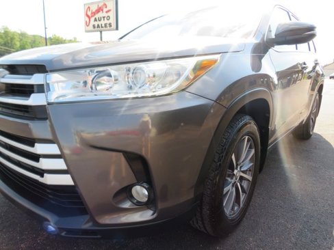 Used 2017 Toyota Highlander XLE image 10