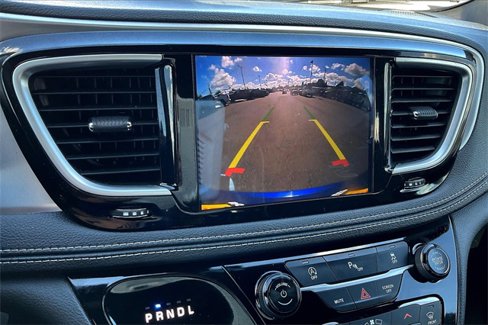 Used 2019 Chrysler Pacifica Limited image 21
