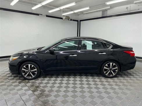 Used 2016 Nissan Altima 2.5 SR image 2