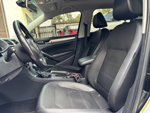 Used 2014 Volkswagen Passat TDI SE image 10