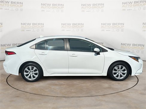 Used 2021 Toyota Corolla LE image 6