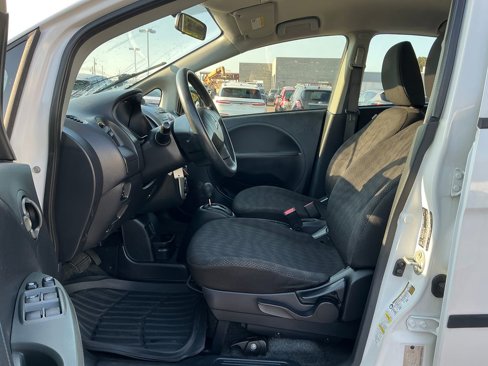 Used 2012 Mitsubishi i image 9