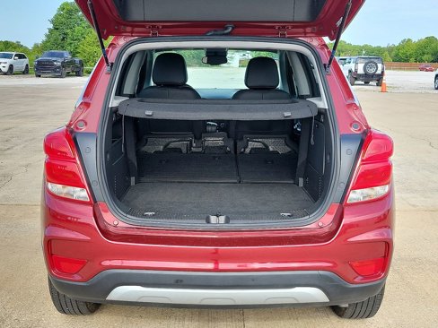 Used 2021 Chevrolet Trax LT w/ LT Convenience Package image 8