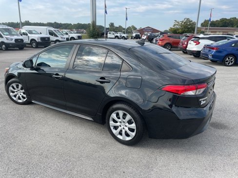 Used 2021 Toyota Corolla LE image 6