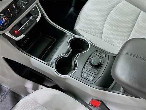 Used 2024 GMC Terrain SLE w/ Driver Convenience Package image 16