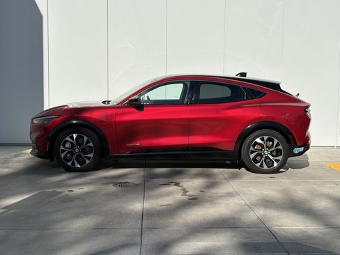 Used 2021 Ford Mustang Mach-E Premium image 4