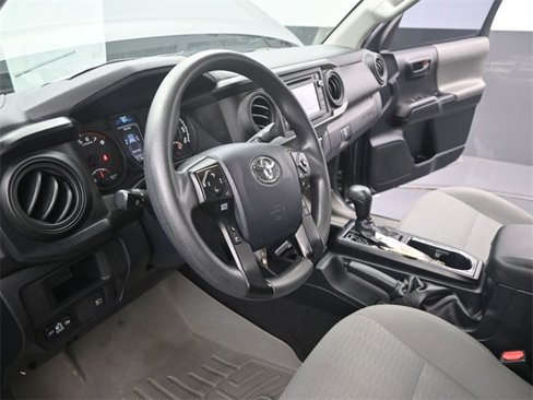 Used 2018 Toyota Tacoma SR image 5