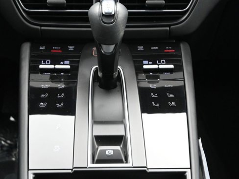 Used 2025 Porsche Macan Turbo image 24