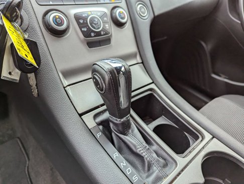 Used 2018 Ford Taurus SEL image 12