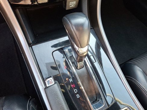 Used 2017 Honda Accord Sport image 11