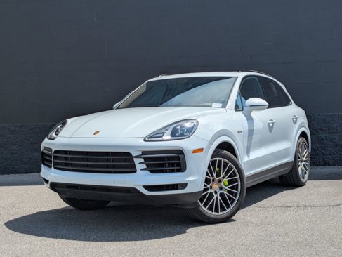 Certified 2023 Porsche Cayenne Platinum Edition image 1