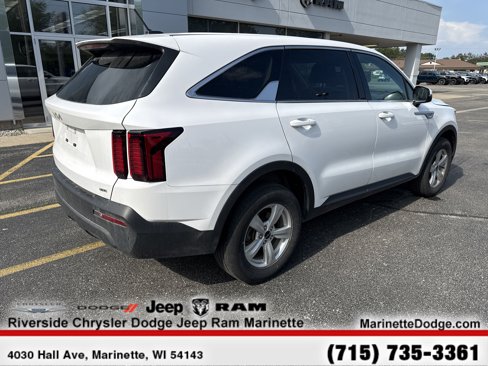 Used 2023 Kia Sorento LX image 10