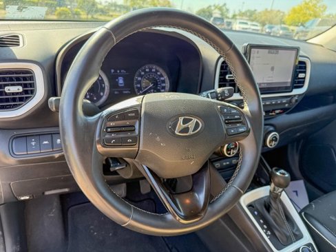Used 2022 Hyundai Venue Limited w/ Cargo Package image 9