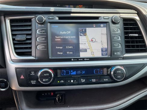 Used 2016 Toyota Highlander XLE image 11