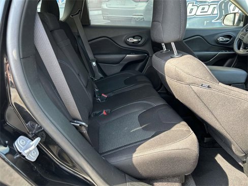 Used 2019 Jeep Cherokee Latitude w/ Popular Appearance Group image 10