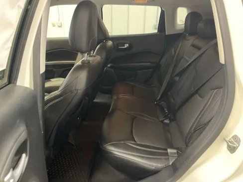 Used 2018 Jeep Compass Latitude w/ Cold Weather Group image 11