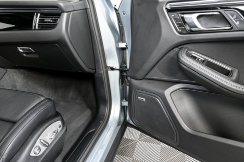 Certified 2025 Porsche Macan image 23