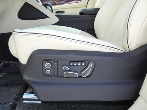 Used 2021 Bentley Bentayga image 16