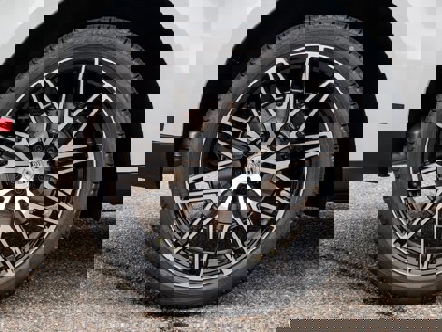 New 2026 Porsche Macan image 19