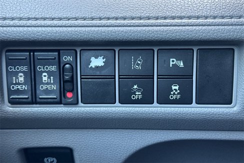 Used 2018 Honda Odyssey Elite image 32