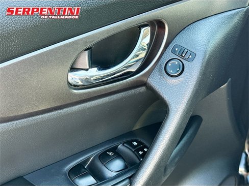 Used 2015 Nissan Rogue SV image 17