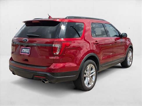 Used 2018 Ford Explorer XLT w/ Equipment Group 202A image 5