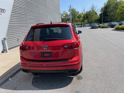 Used 2024 Volkswagen Tiguan SE R-Line image 29